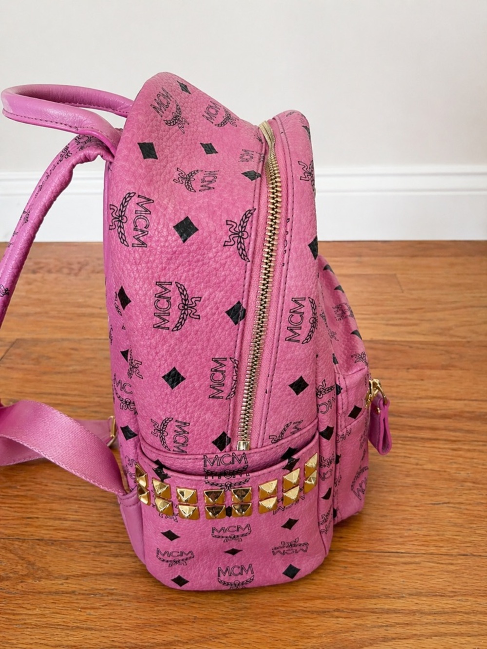 🎒 MCM Pink Visetos Backpack 🎒 Gold Hardware EUC - Picture 2 of 9
